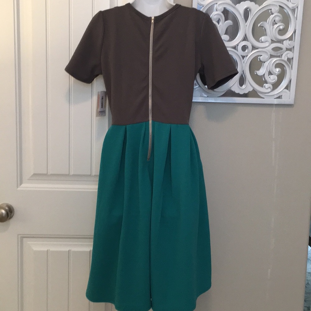 👗NWT SZ M 10-12 POPULAR AMELIA DRESS👗 - Picture 7 of 8